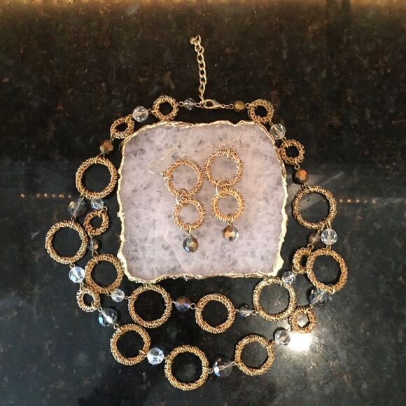 GORGEOUS GOLDEN Circle Necklace! - Picture 7 of 14